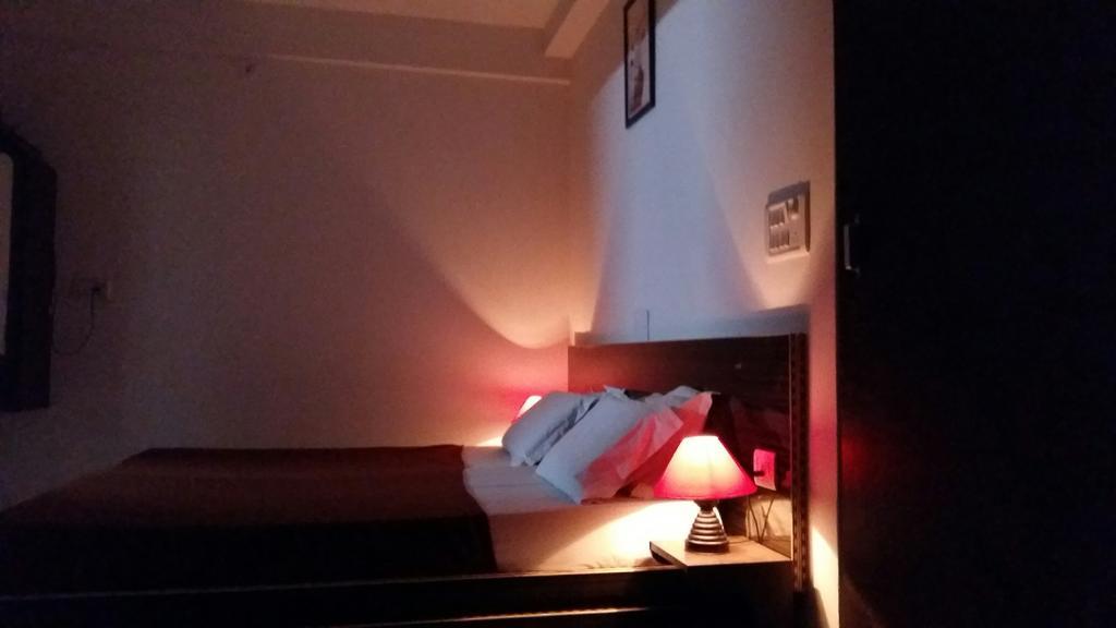 Hotel Safari アーグラ エクステリア 写真